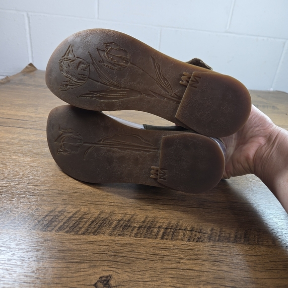 El Naturalista Khaki Green Leather Open Toe Ankle Strap Sandals - Picture 5 of 13